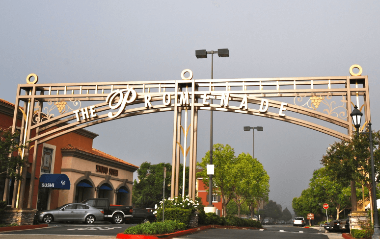 The Promenade sign in Valencia shopping center